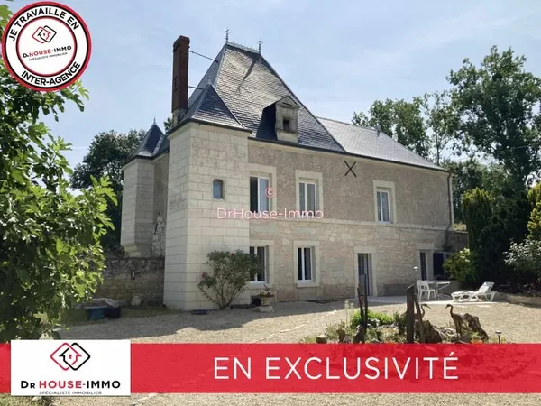 Propriété ancienne en pierre avec dépendances en bord de Loire