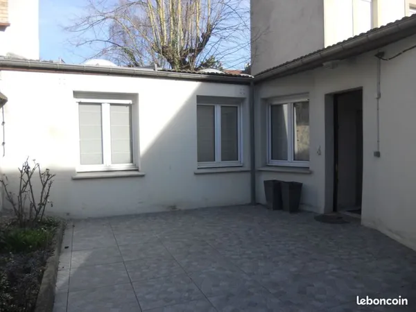 TYPE 3 65m2 plain pied indépendant avec cour privative -petit immeuble - sect LAON/LUTON
