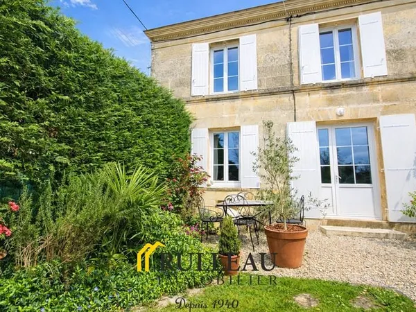 Maison en pierre rénovée avec jardin, 3 chambres, bureau et