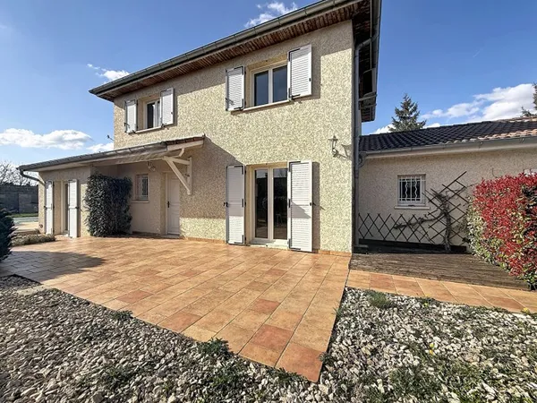 Belle Maison à Saint Maurice de Gourdans, 6 pièces , 135m² avec piscine, garage, terrain 1000m².