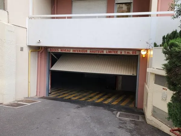 Nice Le Ray - Garage à Louer