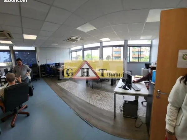 Bureaux 620 m²