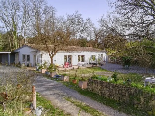 Maison 6 pièces 222 m²