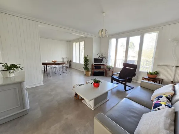Appartement F4 de 96,2m2 lumineux avec balcon et garage -