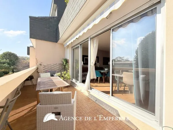 Appartement 4 pièces avec terrasse et box