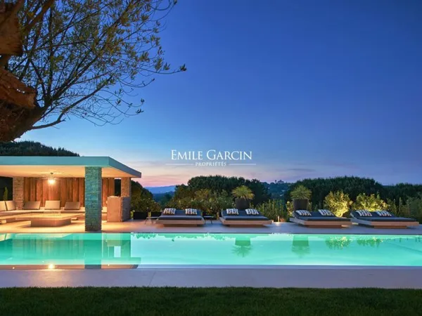 Propriété contemporaine à la location - Saint -Tropez - Equipements Sauna, Hammam, Salle de cinéma