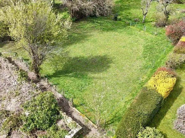 À acheter : terrain constructible de 410 m² situé à Fessy