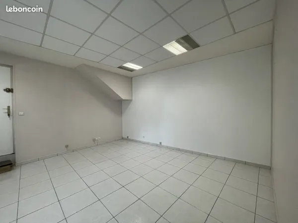 Local 40 m² Saintes