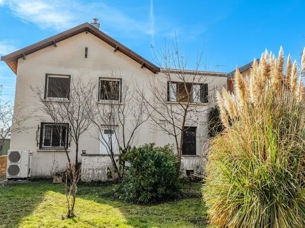 Maison à vendre 6 pièces BRON (69) rue calme Stade J Jaurès