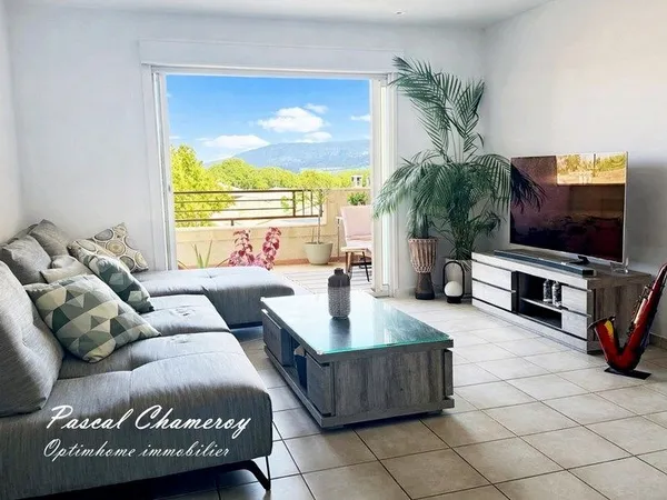 CAVAILLON | beau T3 de 61 m² avec terrasse couverte + stationnement privatif en petite résidence fer
