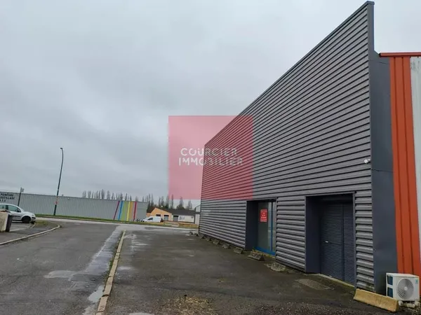 COIGNIERES (78) - A LOUER LOCAL D'ACTIVITES 280 M² AVEC COUR