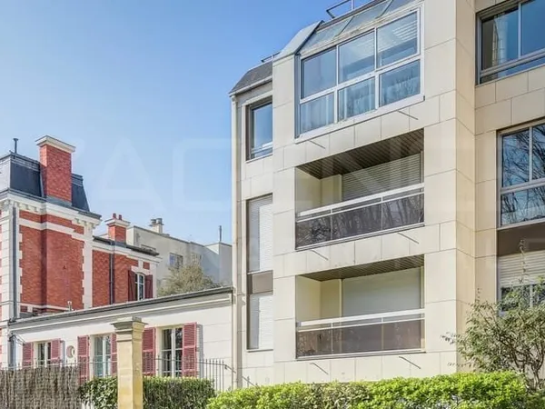 3 Pieces En Dernier Etage Avec Cave Et Parking