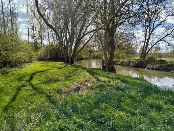 Terrain de loisirs au bord de l' indrois