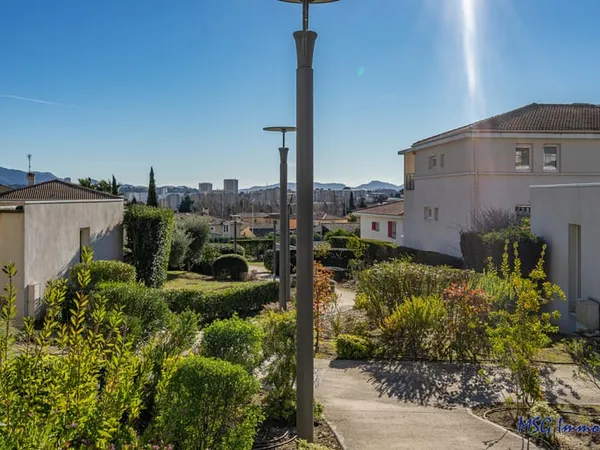 T4 + deux garages + parking -- Domaine de la Bastide Château