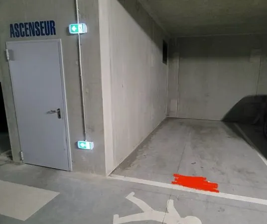 Place de parking en sous-sol en location