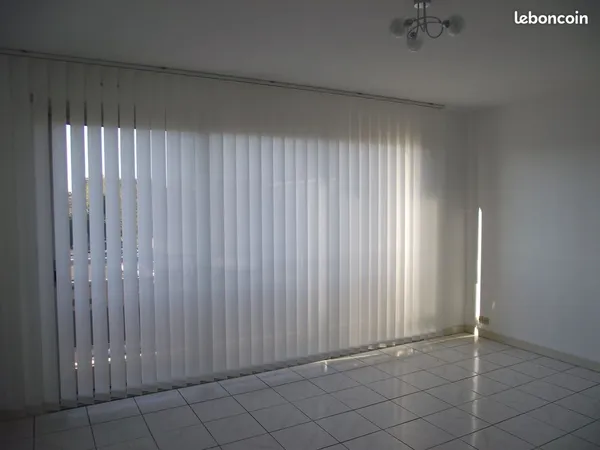 NIORT- 79 - Appartement T 2 - 50 m2 avec garage au 1er et dernier étage d'un petit immeuble ne compo