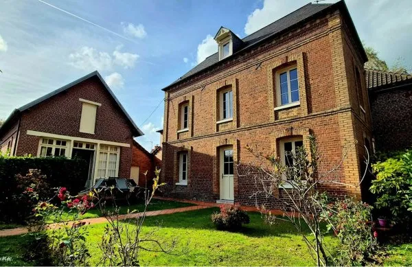 VARENGEVILLE-SUR-MER - ENSEMBLE IMMOBILIER EN COEUR DE BOURG