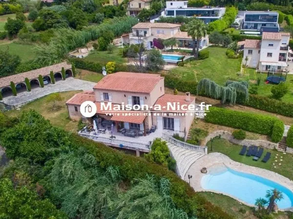 Maison 11 pièces 337 m²