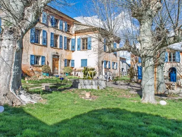 Bien d’exception Vente Thoard 20p 900m² 1490000€