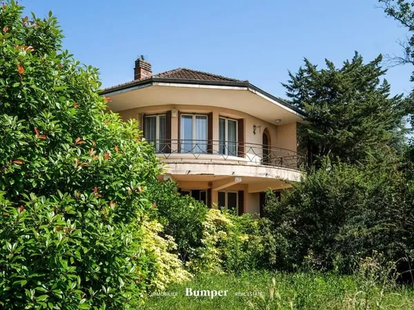 Maison architecte des années 50 à réinventer — 228 m² —
