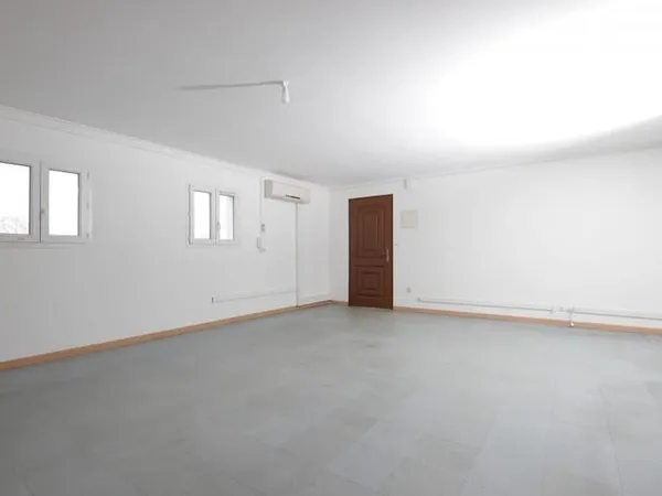 Local professionnel 2 pièces 60 m²