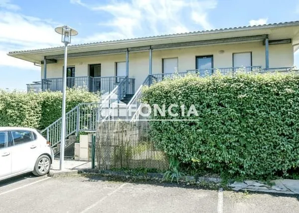 A VENDRE EYSINES quartier Montalieu Beau T2 au 1er et dernier étage avec terrasse et parking