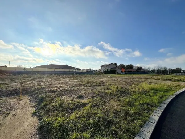 Terrain 523 m² - 5 min MORESTEL