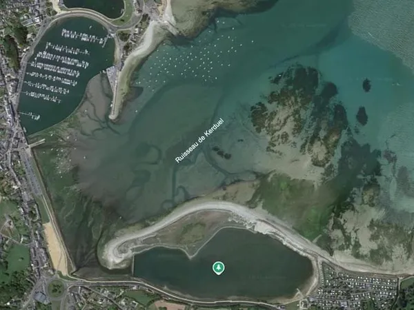 Rare grand terrain vue mer