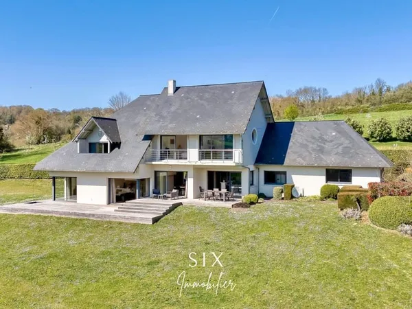 SPACIEUSE VILLA CONTEMPORAINE AVEC VUE PANORAMIQUE SUR LA VALLEE