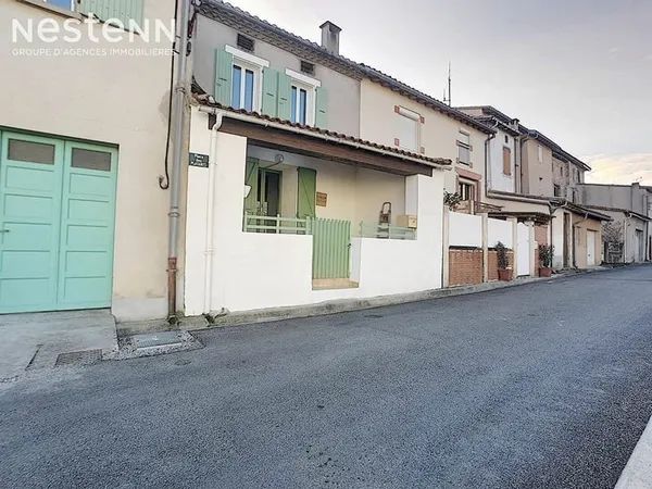 A vendre maison de village de 93m² habitables , trois chambres, terrasse sur la commune de Labastide