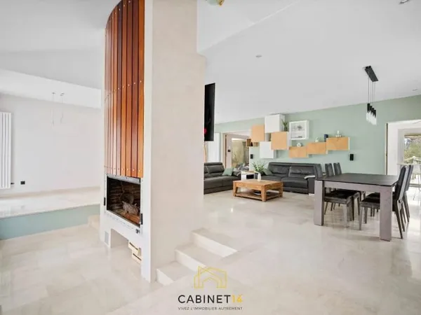 Maison 8 pièces 328 m²