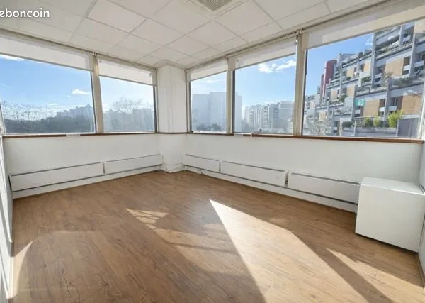 Bureaux climatisés au pied du métro "LES JUILLIOTTES" (ligne 8) de 135m²