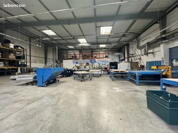 Local bureaux 1 233 m²