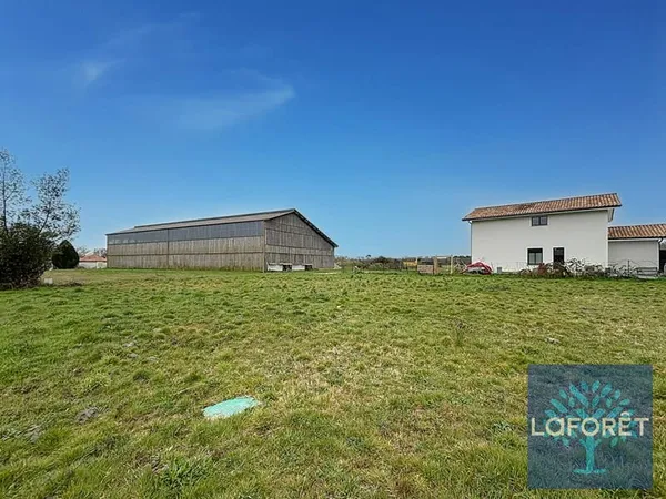 Terrain constructible viabilisé de 848 m²