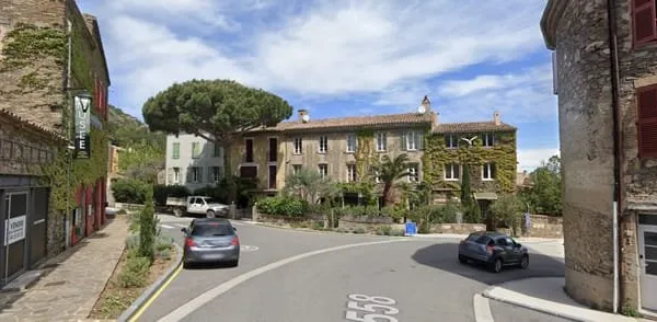 VENTE LOT DE 2 PARKINGS EXTÉRIEURS - LA GARDE-FREINET (83)