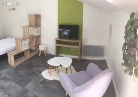 Studio cosy proche place Stna