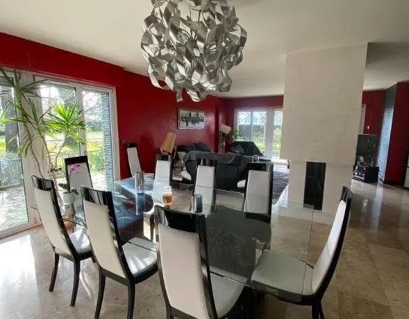 Maison 7 pièces 237 m²