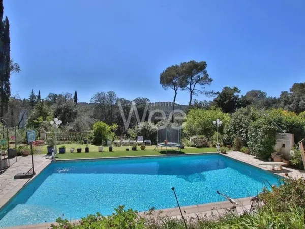 Maison 8 pièces 310 m²