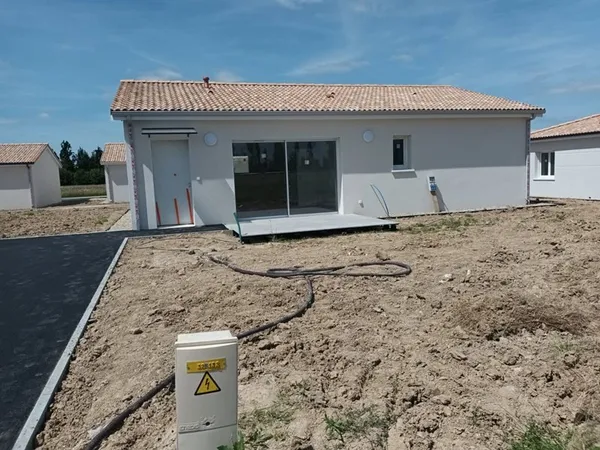 Villa neuve plain pied à Damazan