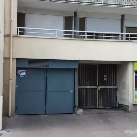 Parking Métro Buzenval/Maraichers - 90