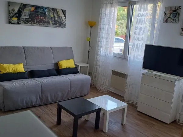 Studio meublé refait à neuf