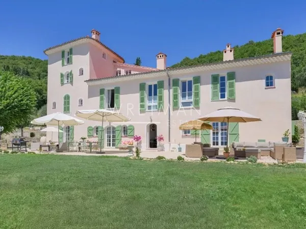 Villa 17 pièces 665 m²