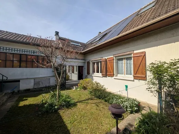MAISON CENTRE VILLE - 140 M²