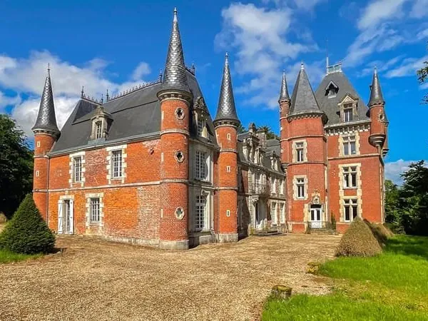 Cuiry - Chateau à vendre - 17 pièces - 800m² - 8 chambres - Parc - stationnements - Salle de sport