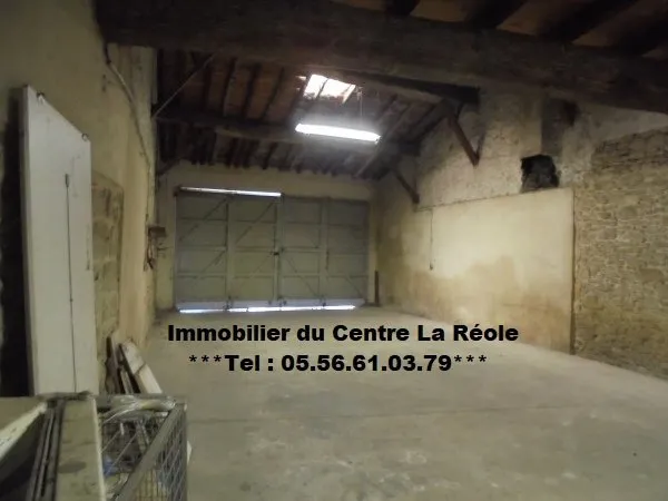 La Réole centre historique - Grand garage 110 M2 avec mezzan