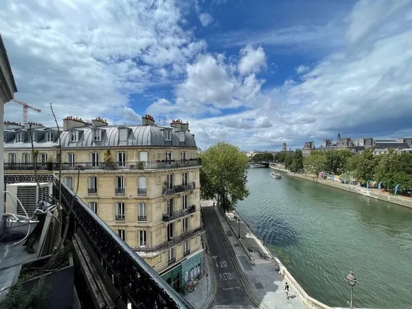 5 PIÈCES 177.57 M2 ÎLE SAINT-LOUIS - DUPLEX - DERNIER ÉTAGE