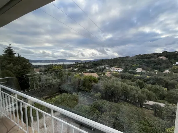 Grimaud, domaine de Bartole, propriété vue mer