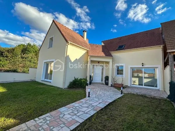 Secteur privilégié du Bourg, maison individuelle 4 chambres , grand garage indépendant avec porte et