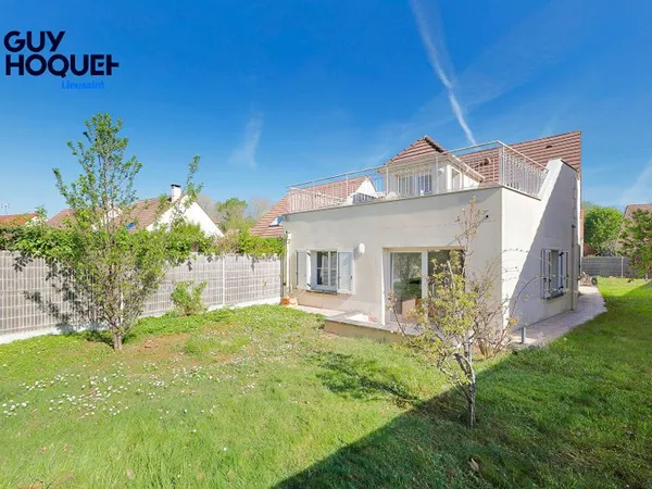 Maison 135 m² à vendre à Lieusaint - 6 pièces, 4 chambres dont une au RDC !