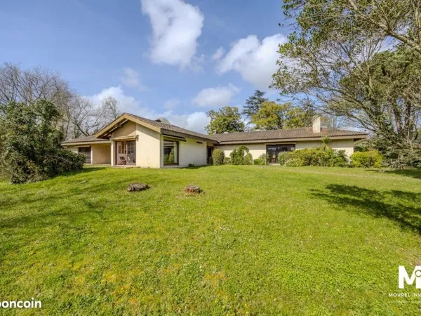 Villa 10 pièces 318 m²